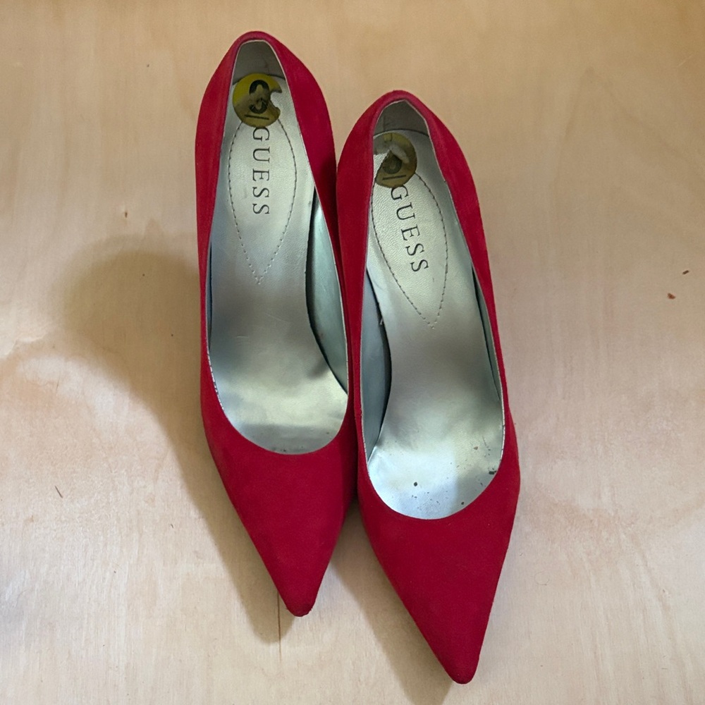 GUESS Red Pointed-Toe Suede Pumps